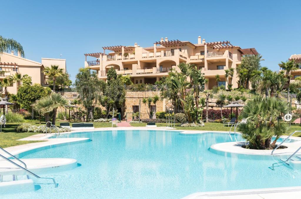 Rez de chaussée avec jardin et grande terrasse