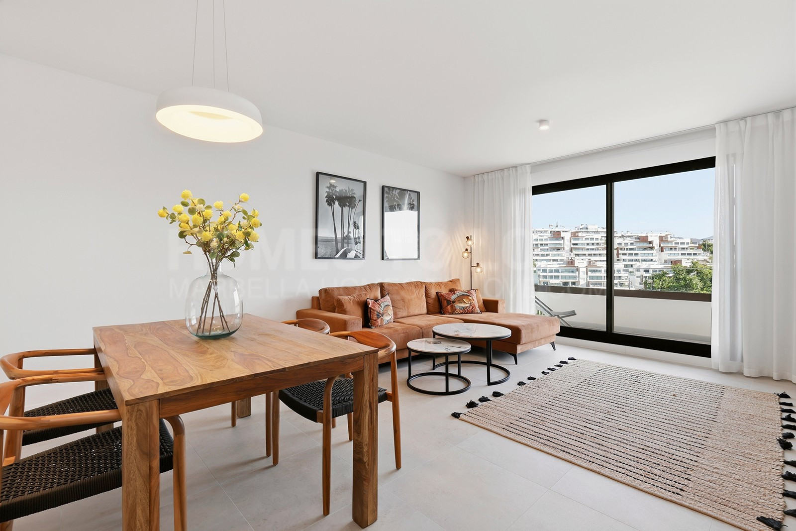 Apartamento Moderno de Dos Dormitorios en Las Mesas, Estepona