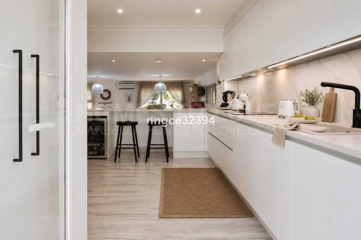 Fully Renovated Beachfront Townhouse | Designer Kitchen | Private Garden | Rooftop Sea Views
