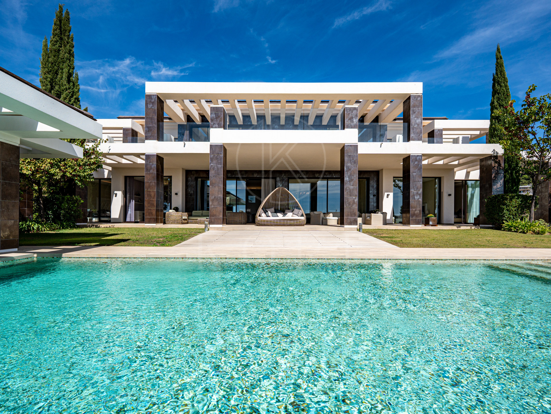 Stylish and modern luxury villa with panoramic sea views in La Reserva del Alcuzcuz, Benahavis