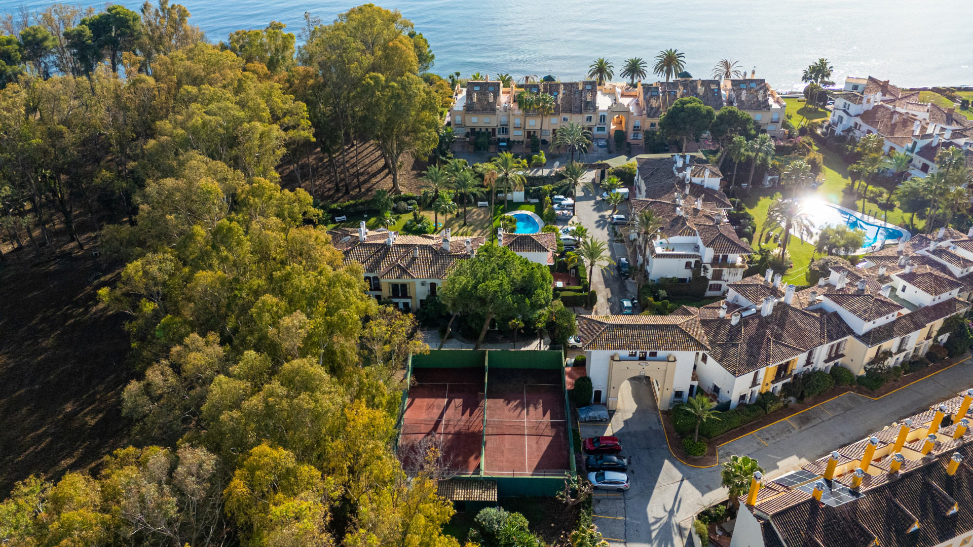 Casa adosada con acceso privado directo a la playa - Nueva Milla de Oro