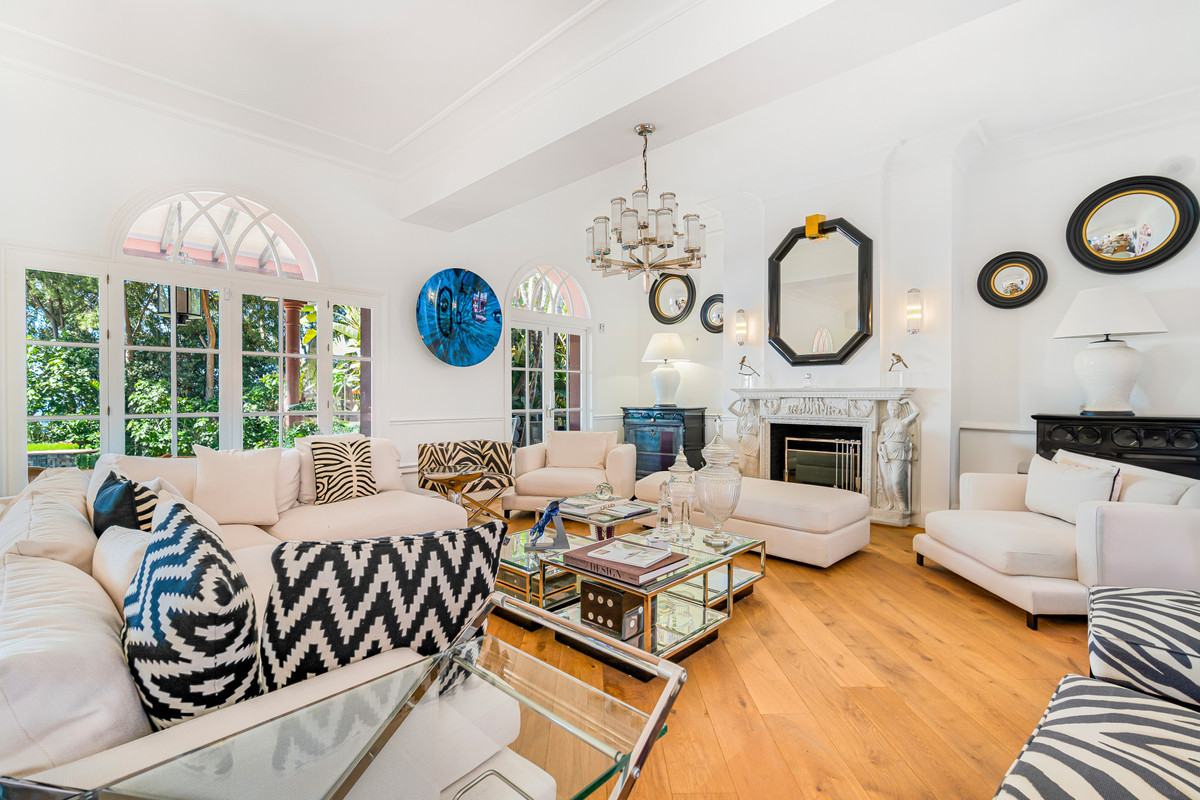 Villa in Artola - Image 2