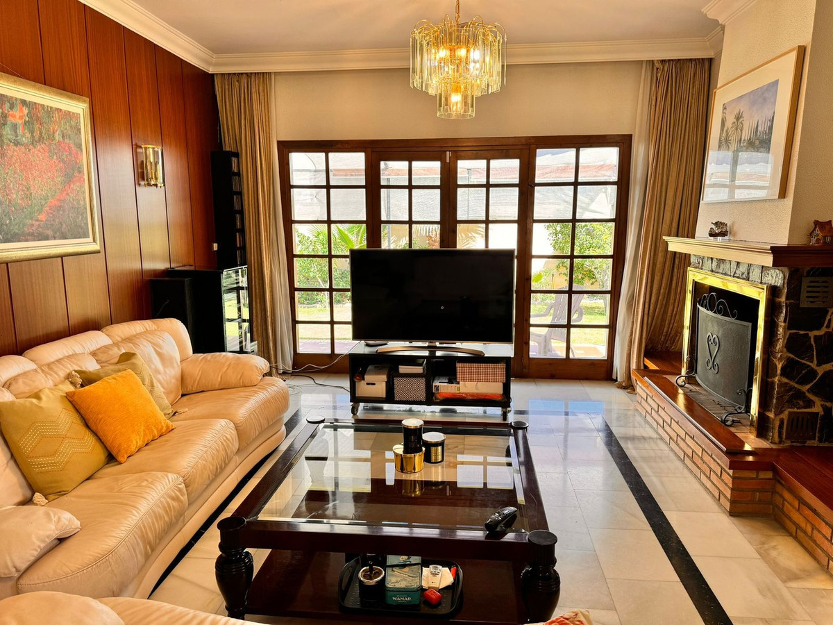 Villa in Malaga - Image 2