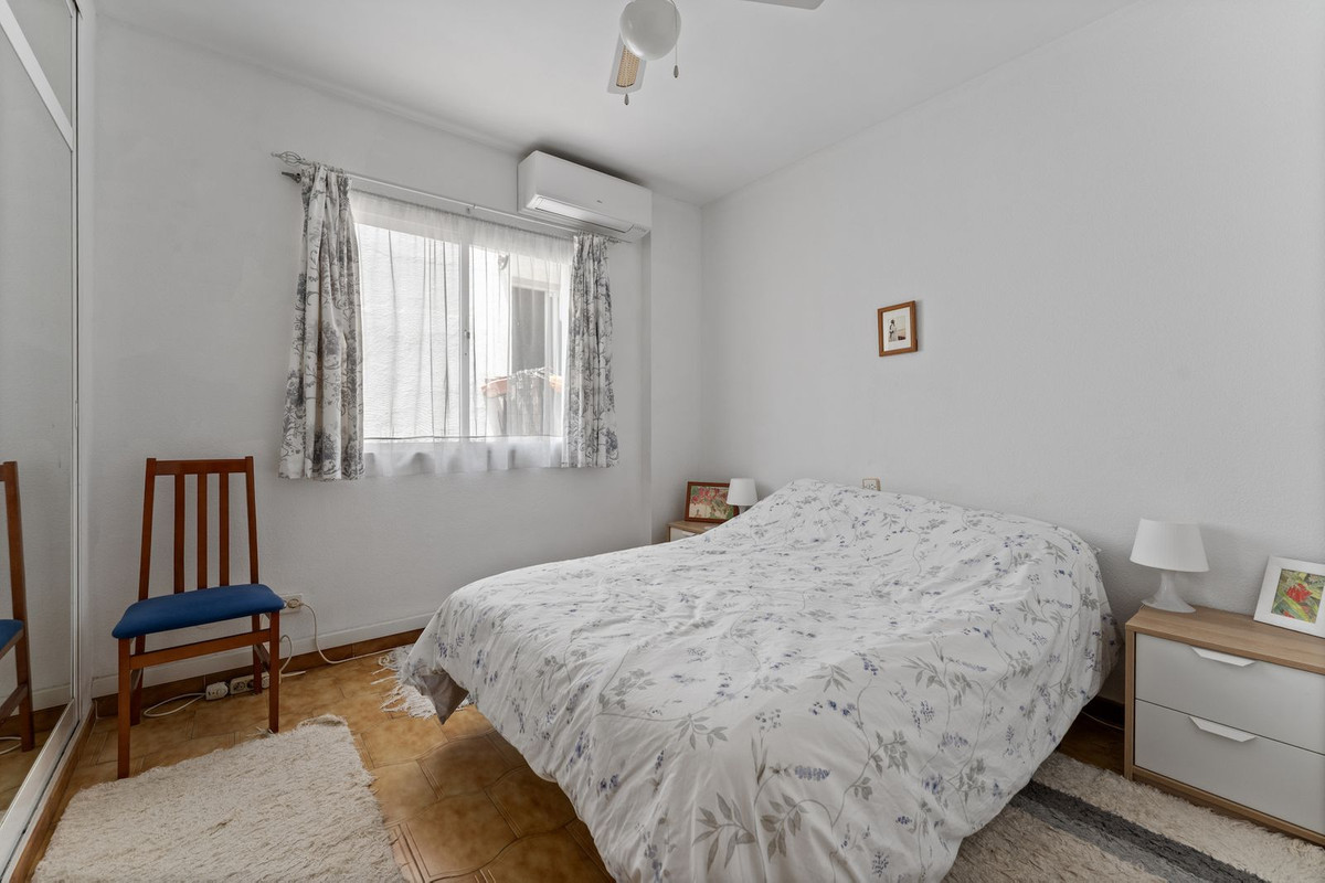 Apartment in Mijas Costa - Image 5