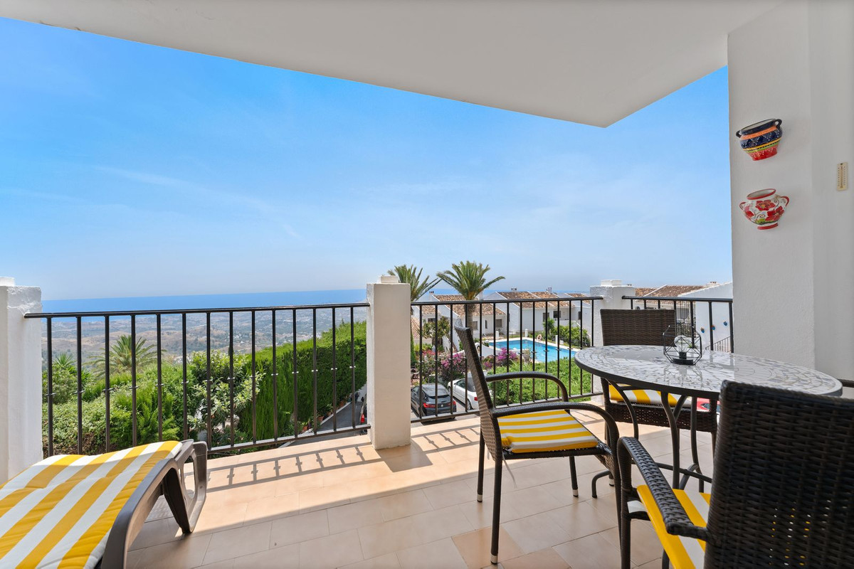 Apartment in Mijas Costa - Image 3