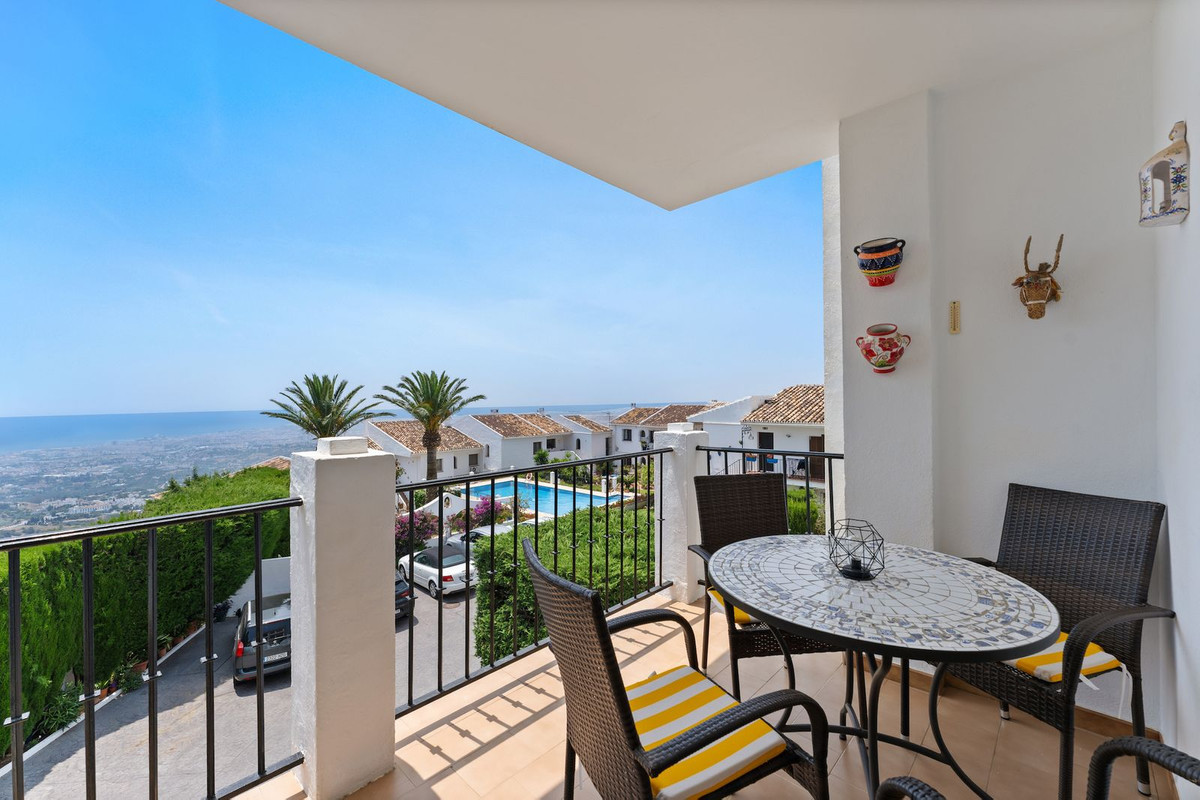 Apartment in Mijas Costa - Image 2