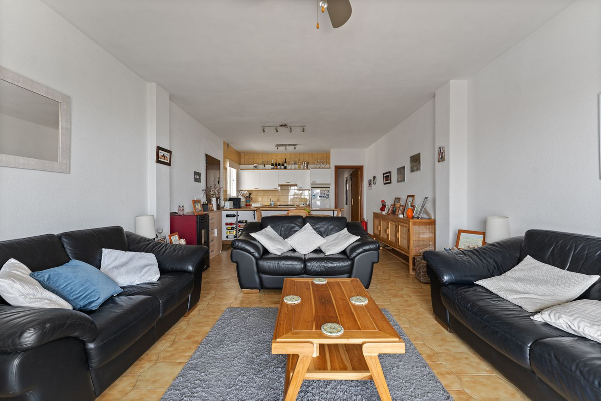 Apartment in Mijas Costa - Image 4