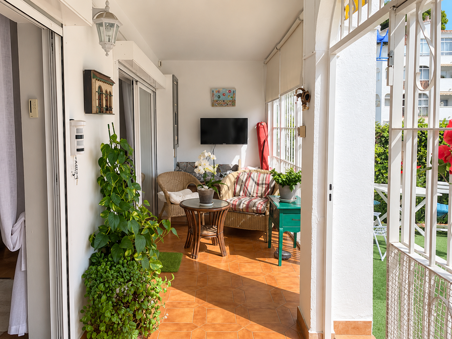 Garden apartment, a few steps from the beach in Calypso, Calahonda