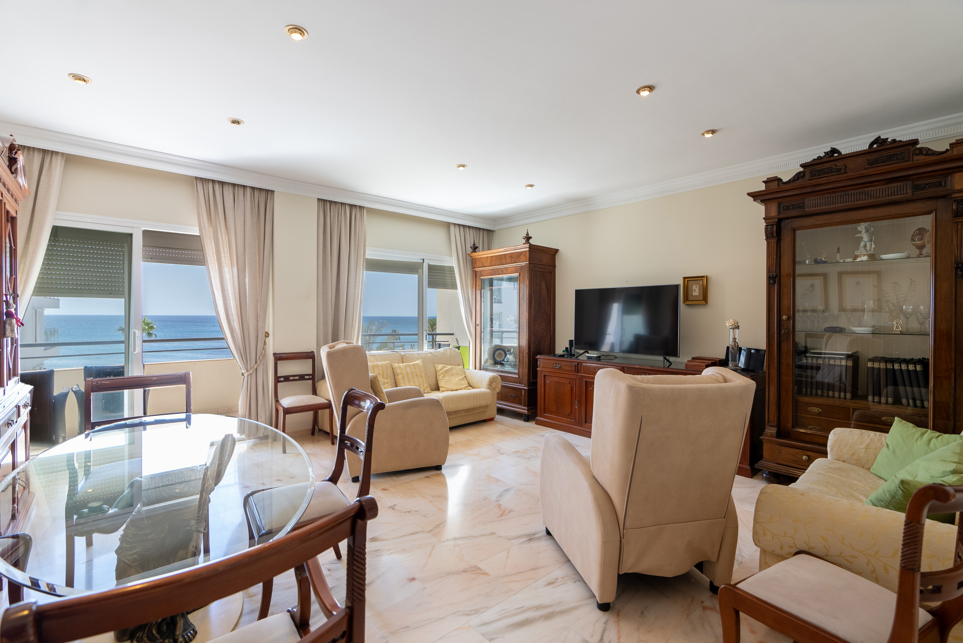 Apartment in Estepona - Image 2