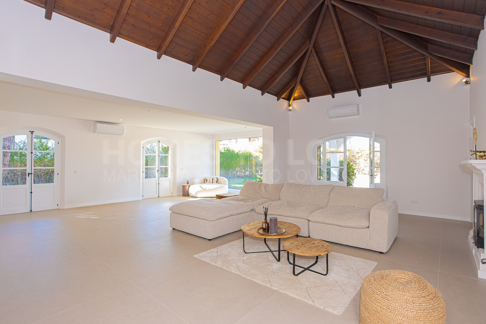 Stunning Newly Renovated 4-Bedroom Villa in El Paraiso
