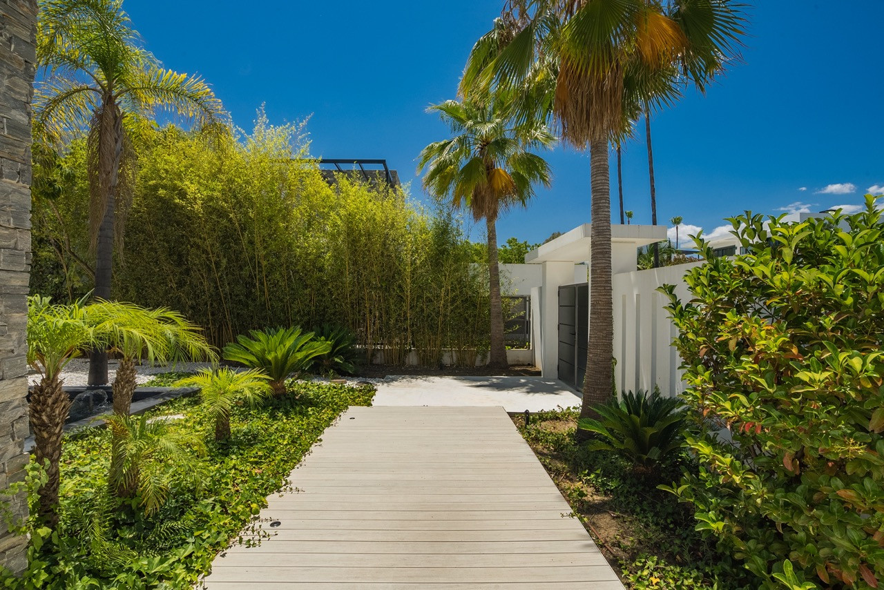 LAS LOMAS DEL MARBELLA CLUB, MARBELLA GOLDEN MILE