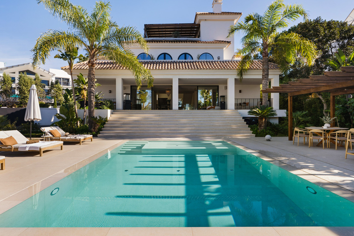6 BEDROOM VILLA NUEVA ANDALUCÍA, MÁLAGA