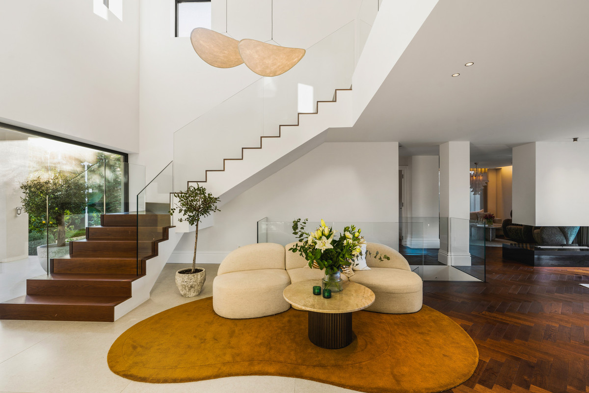 6 BEDROOM VILLA NUEVA ANDALUCÍA, MÁLAGA