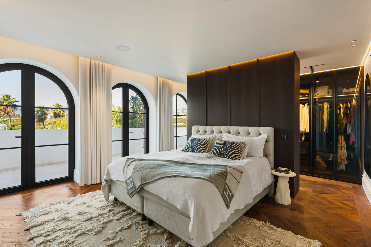 6 BEDROOM VILLA NUEVA ANDALUCÍA, MÁLAGA