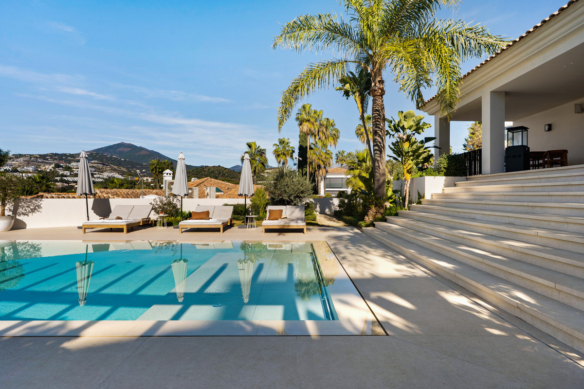 6 BEDROOM VILLA NUEVA ANDALUCÍA, MÁLAGA