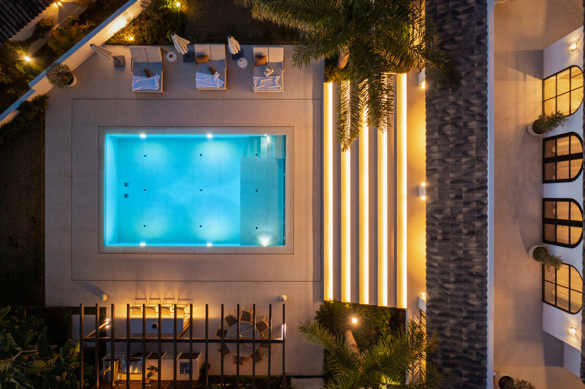 6 BEDROOM VILLA NUEVA ANDALUCÍA, MÁLAGA