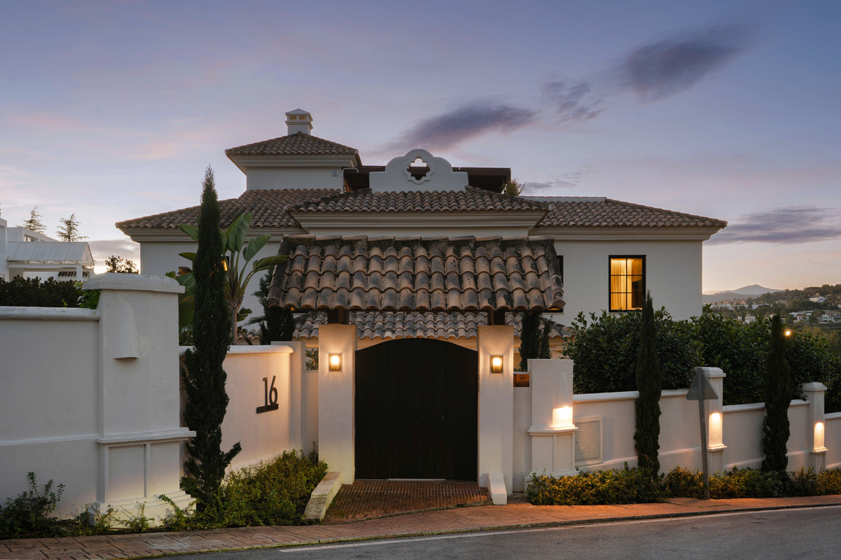6 BEDROOM VILLA NUEVA ANDALUCÍA, MÁLAGA