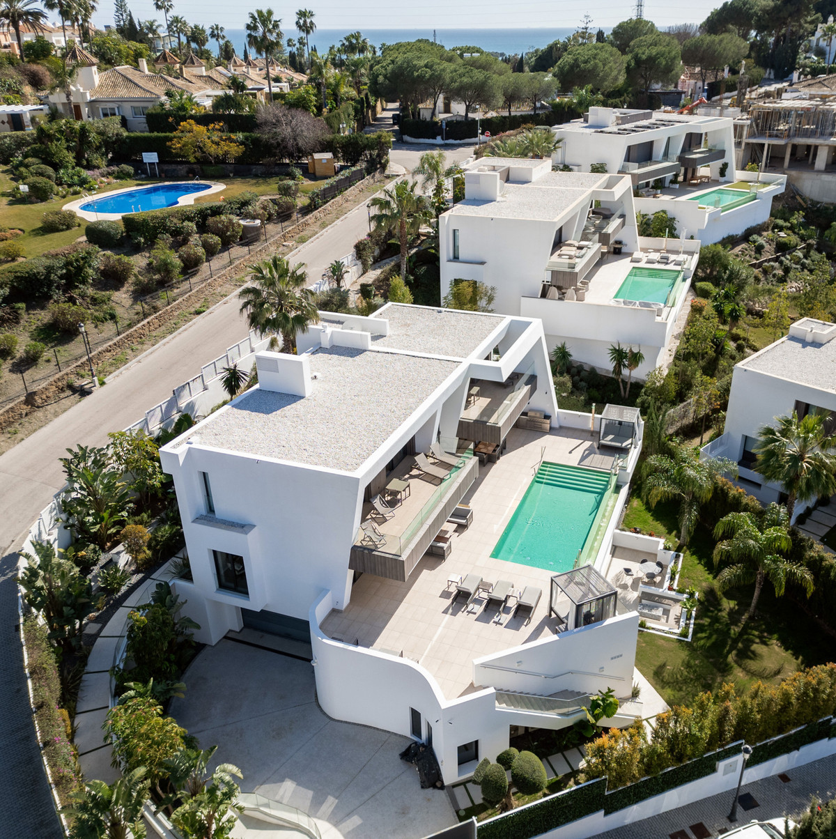 6 BEDROOM VILLA EL PARAISO, MÁLAGA