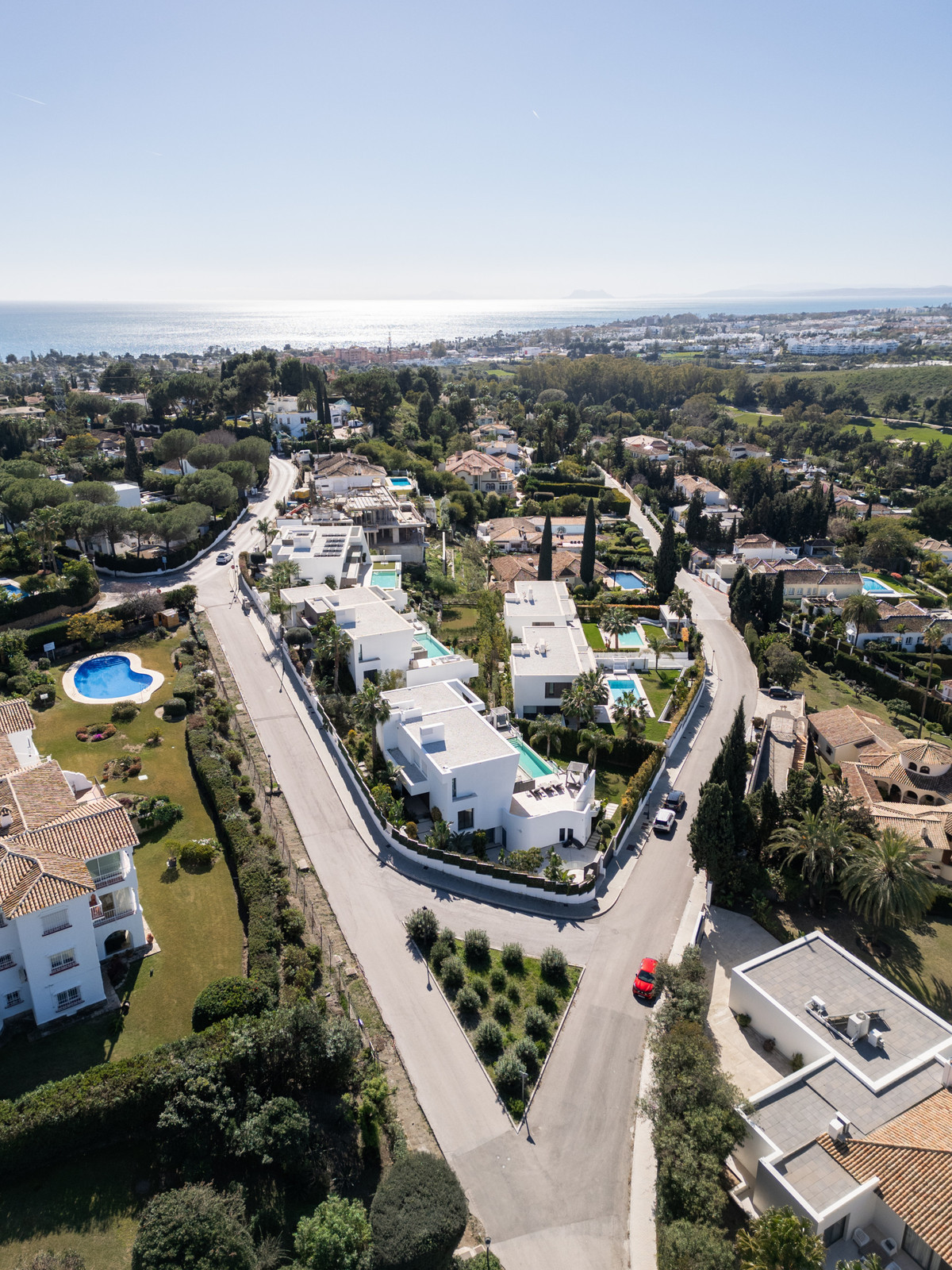 6 BEDROOM VILLA EL PARAISO, MÁLAGA