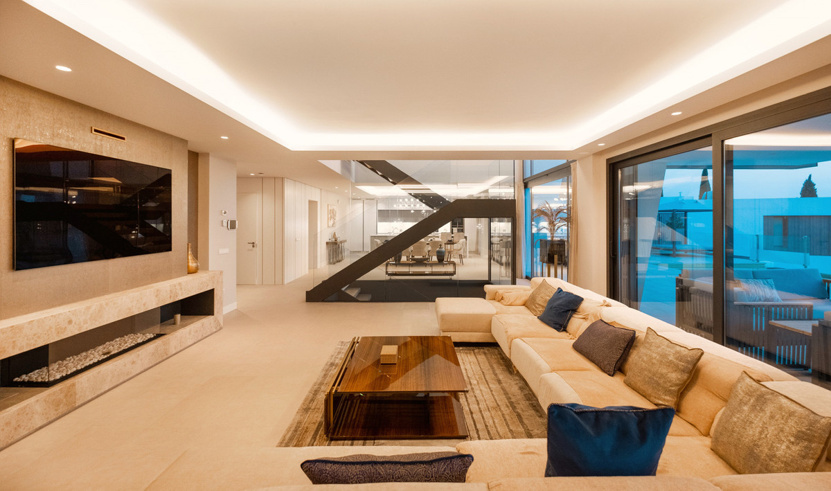 6 BEDROOM VILLA EL PARAISO, MÁLAGA