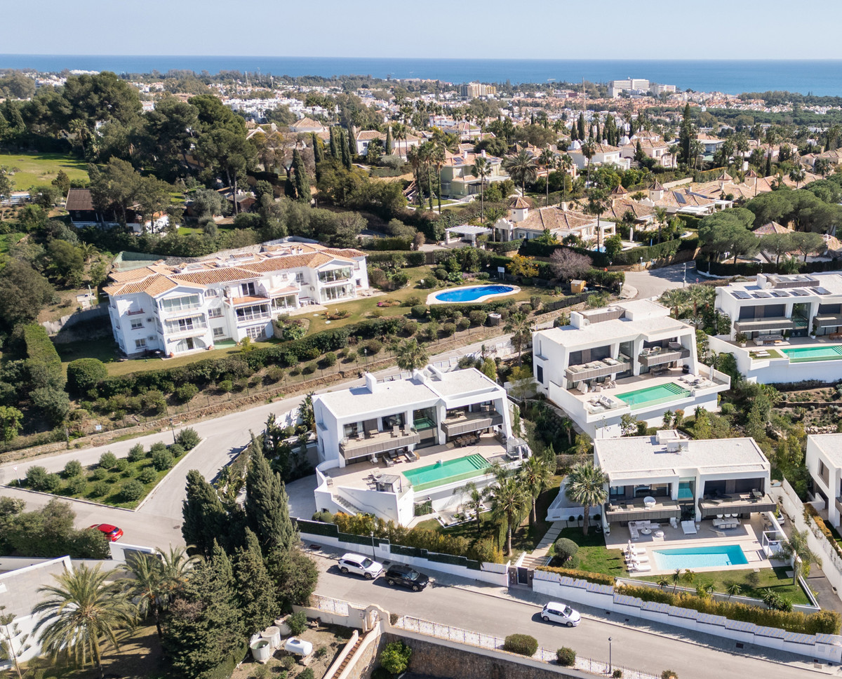 6 BEDROOM VILLA EL PARAISO, MÁLAGA
