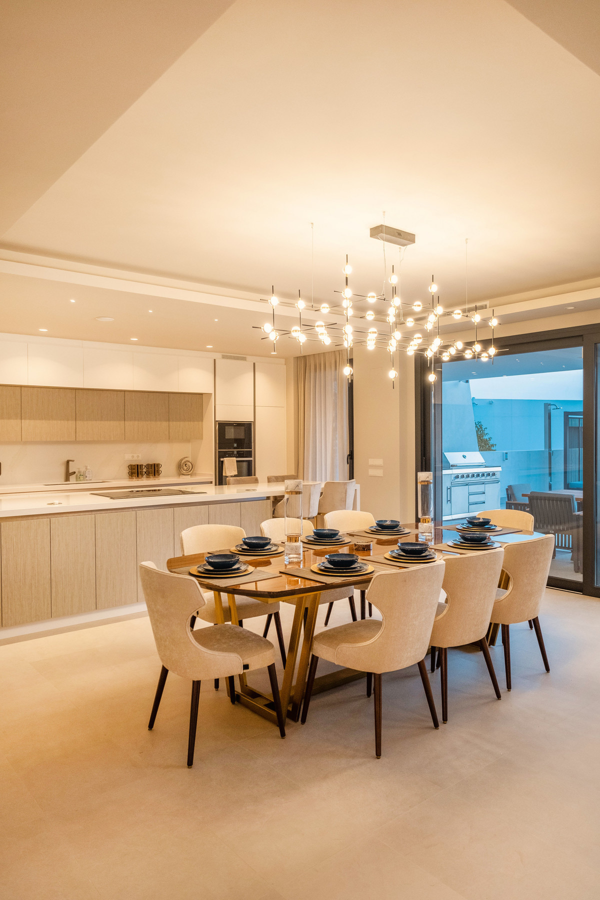 6 BEDROOM VILLA EL PARAISO, MÁLAGA