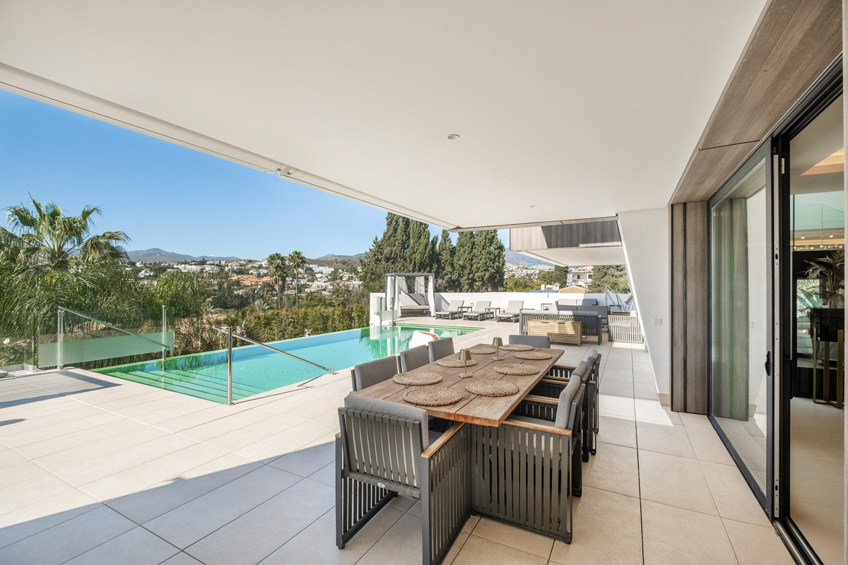 6 BEDROOM VILLA EL PARAISO, MÁLAGA