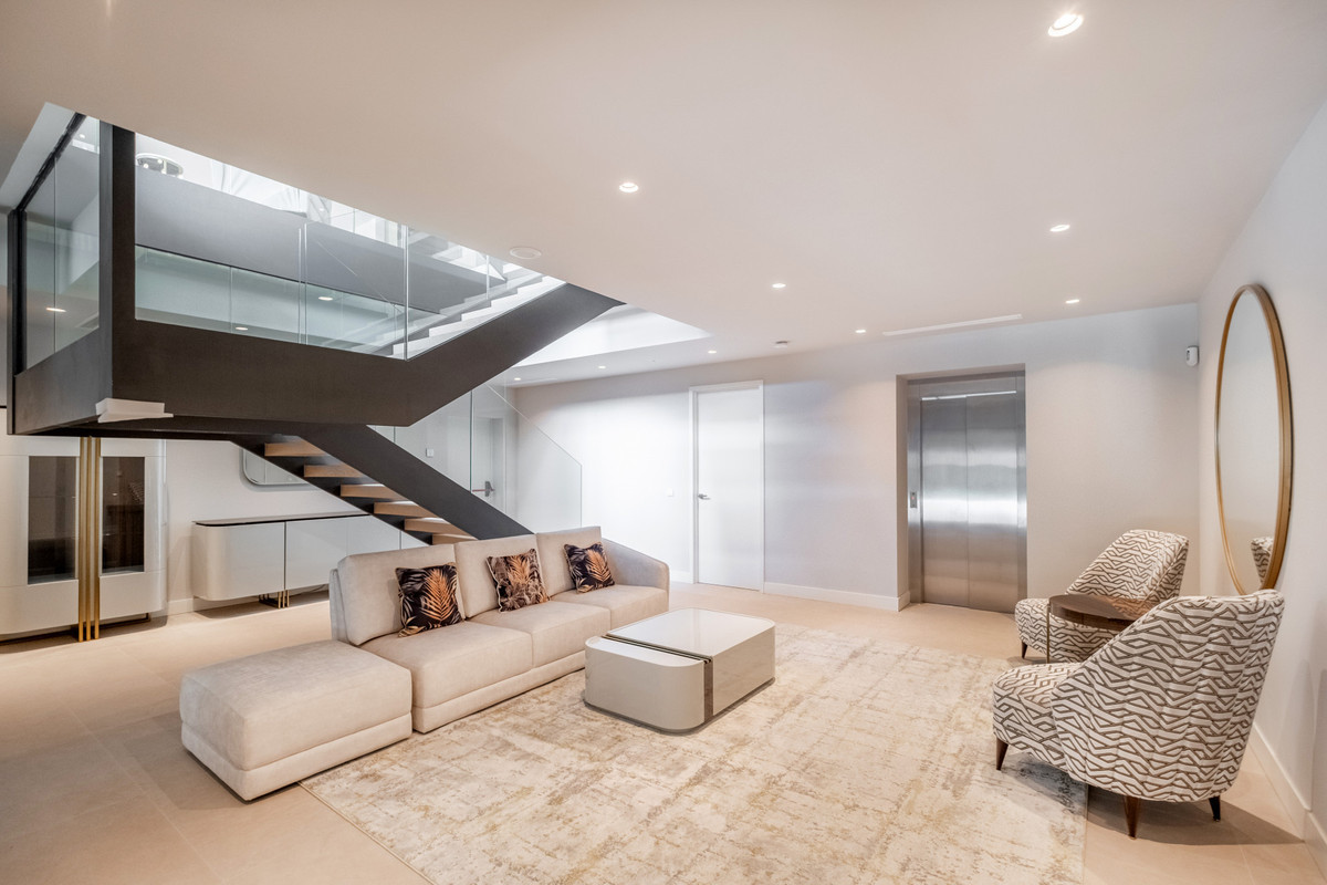6 BEDROOM VILLA EL PARAISO, MÁLAGA