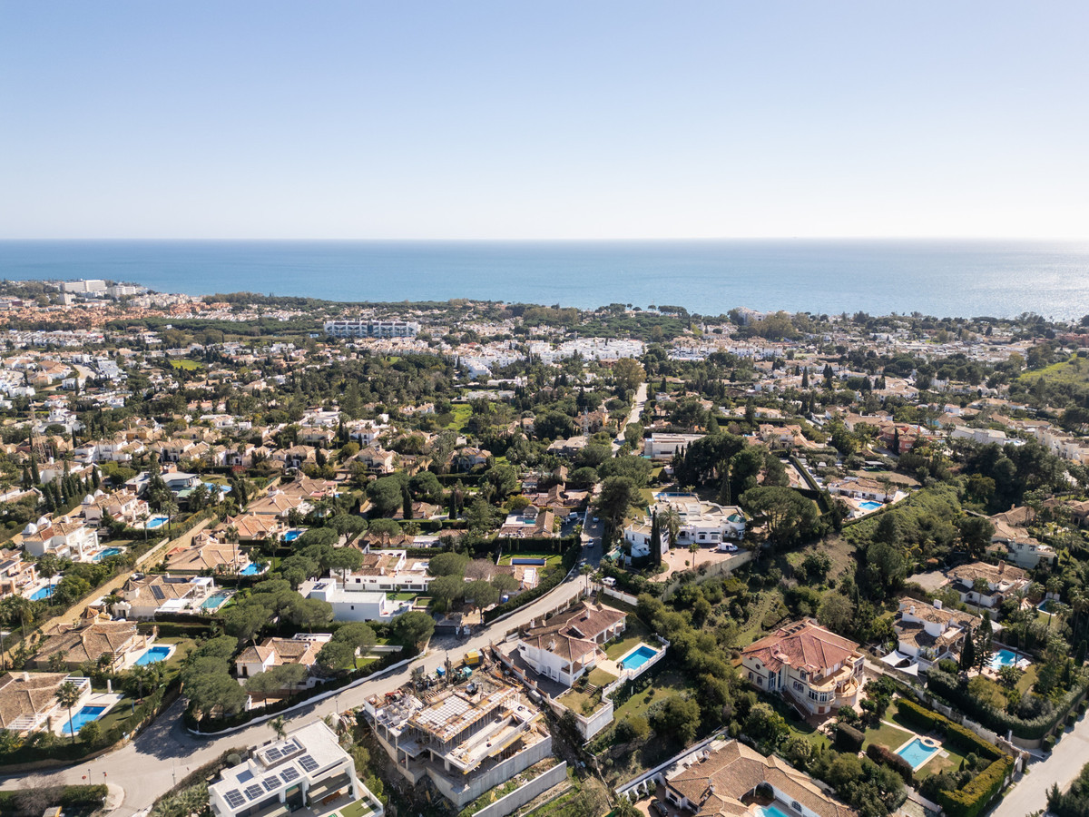 6 BEDROOM VILLA EL PARAISO, MÁLAGA