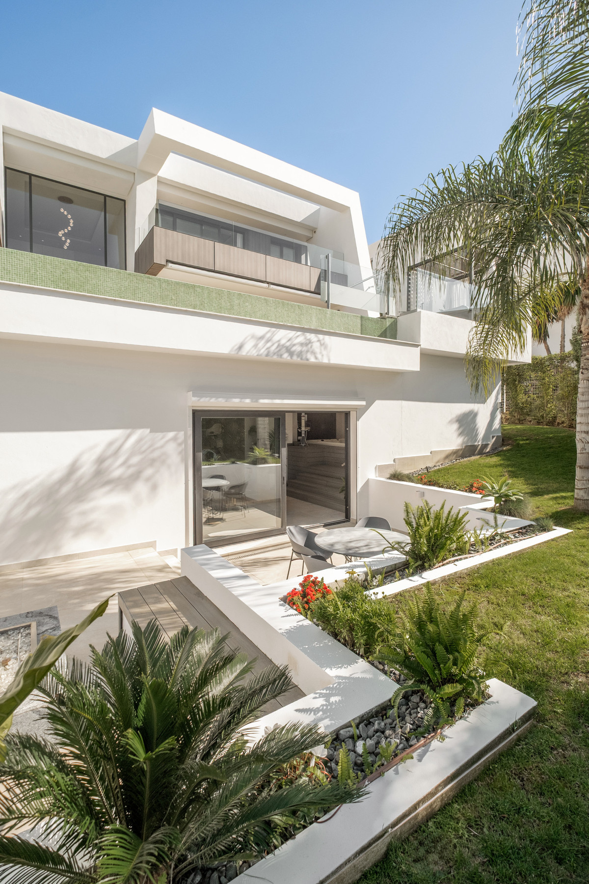 6 BEDROOM VILLA EL PARAISO, MÁLAGA