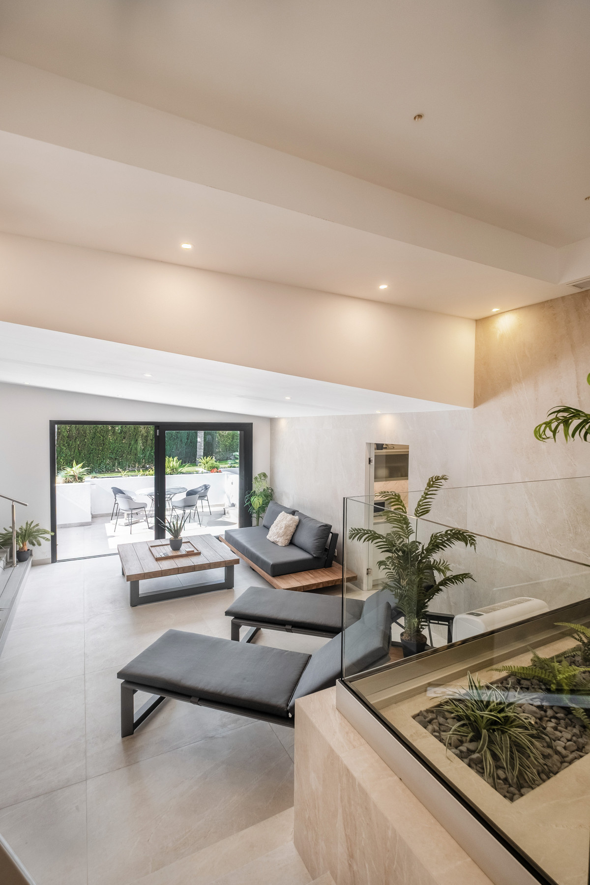 6 BEDROOM VILLA EL PARAISO, MÁLAGA