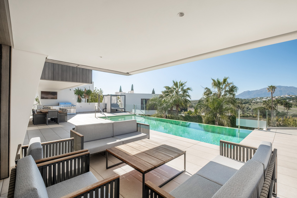 6 BEDROOM VILLA EL PARAISO, MÁLAGA
