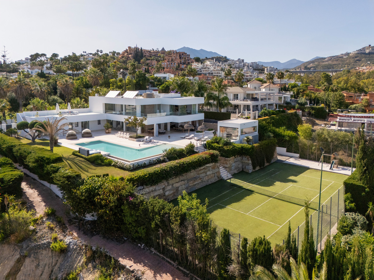 7 BEDROOM VILLA NUEVA ANDALUCÍA, MÁLAGA