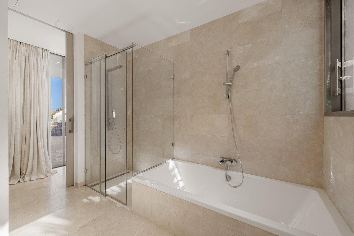 7 BEDROOM VILLA NUEVA ANDALUCÍA, MÁLAGA
