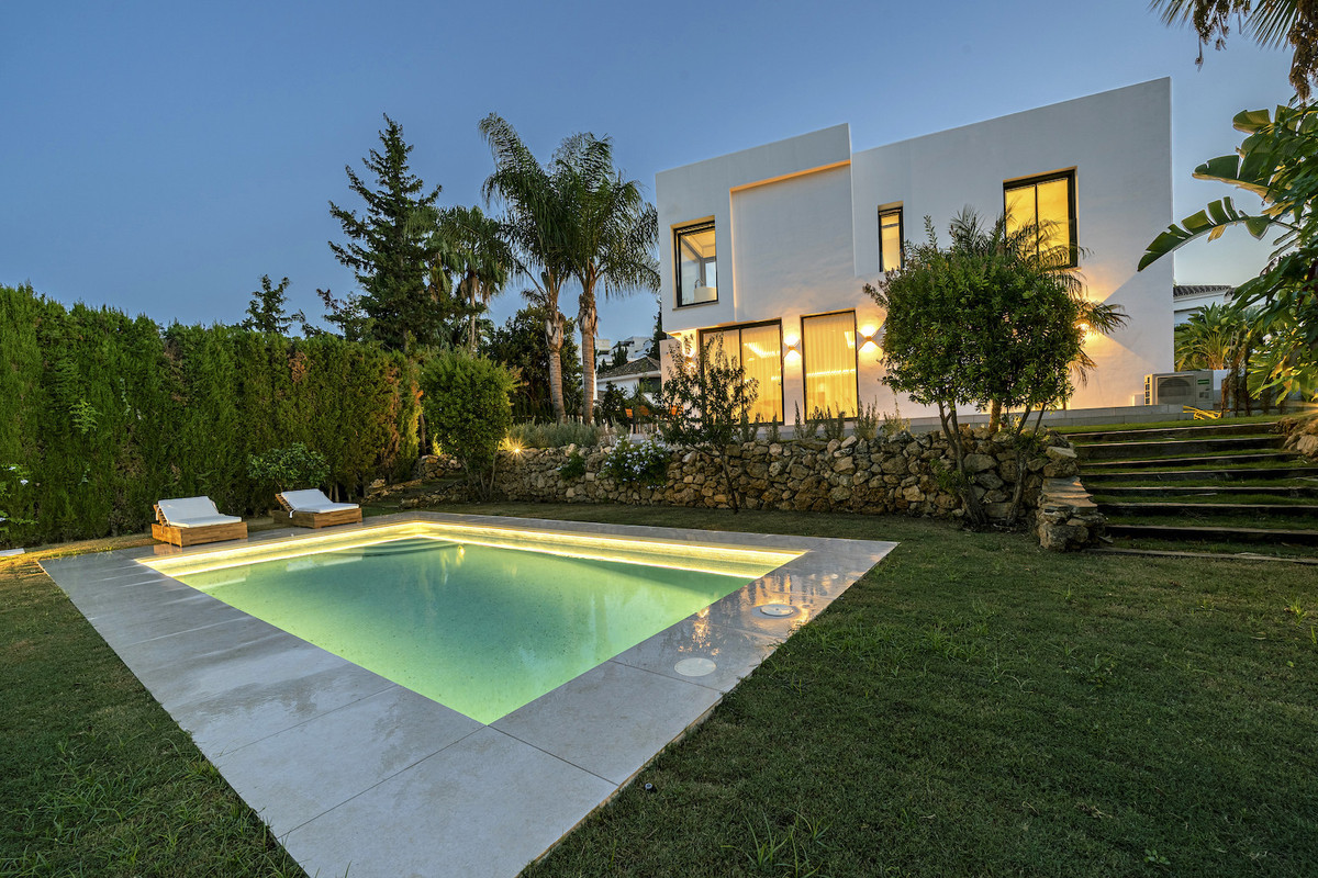 5 Bedroom Villa Nueva Andalucía, Málaga