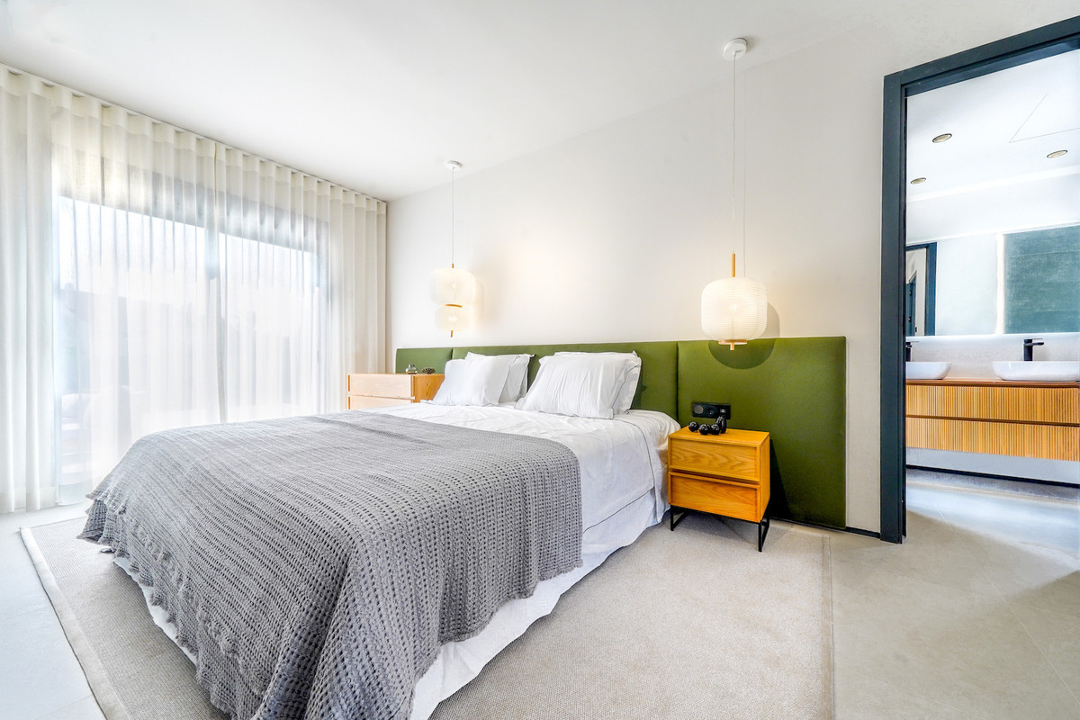5 Bedroom Villa Nueva Andalucía, Málaga