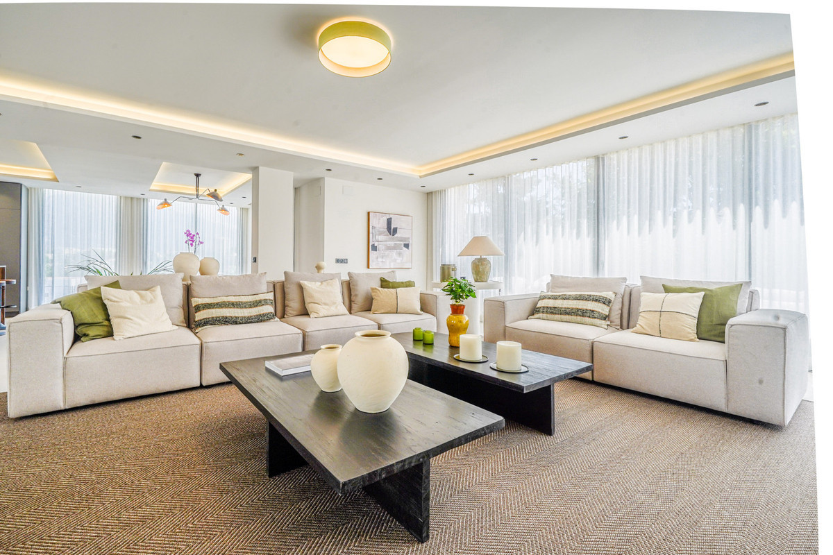 5 Bedroom Villa Nueva Andalucía, Málaga