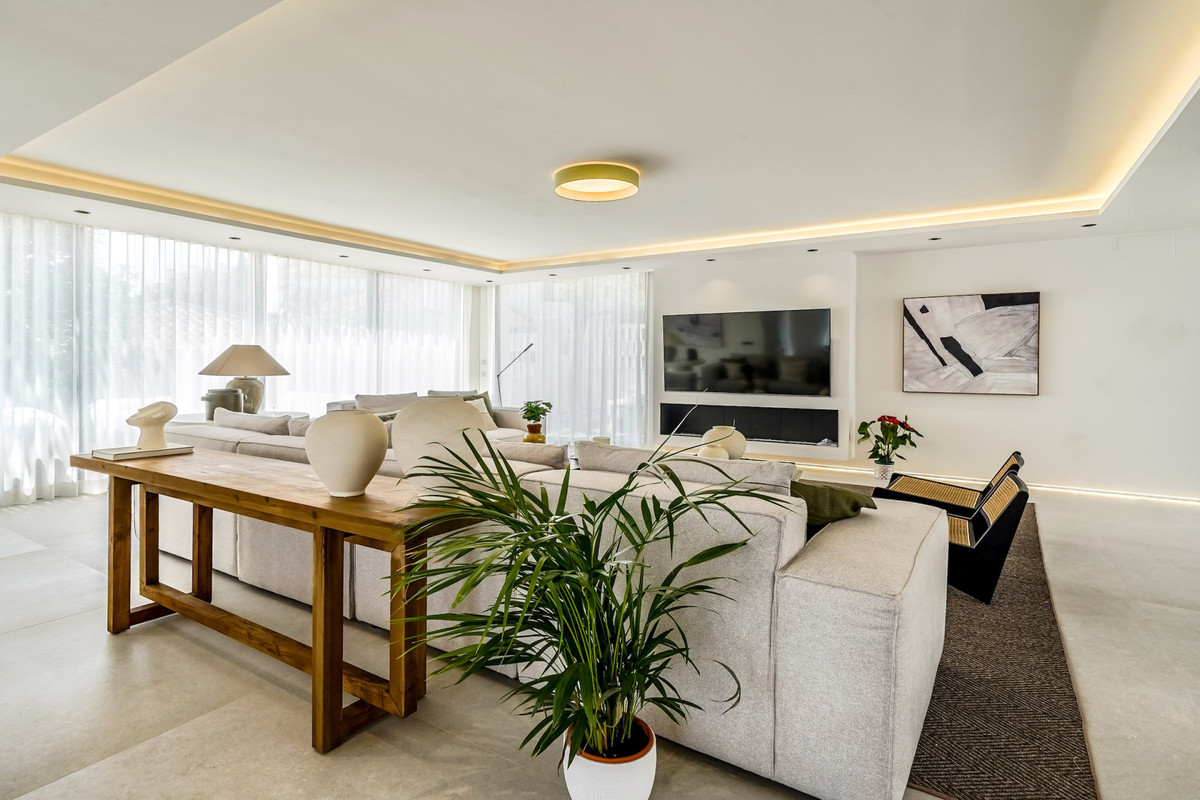 5 Bedroom Villa Nueva Andalucía, Málaga