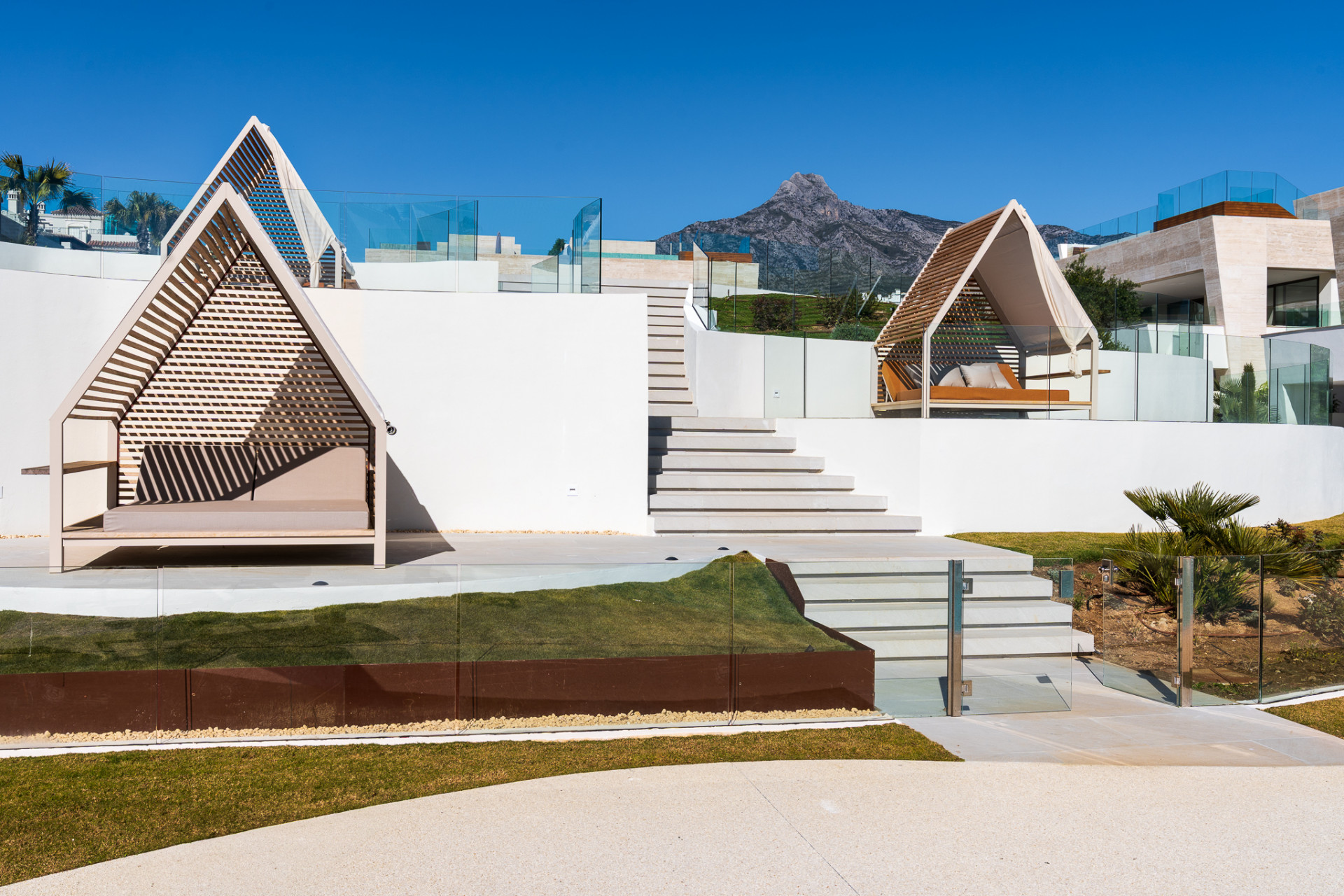 Stunning 4-Bedroom Ground Floor Apartment in Epic Phase