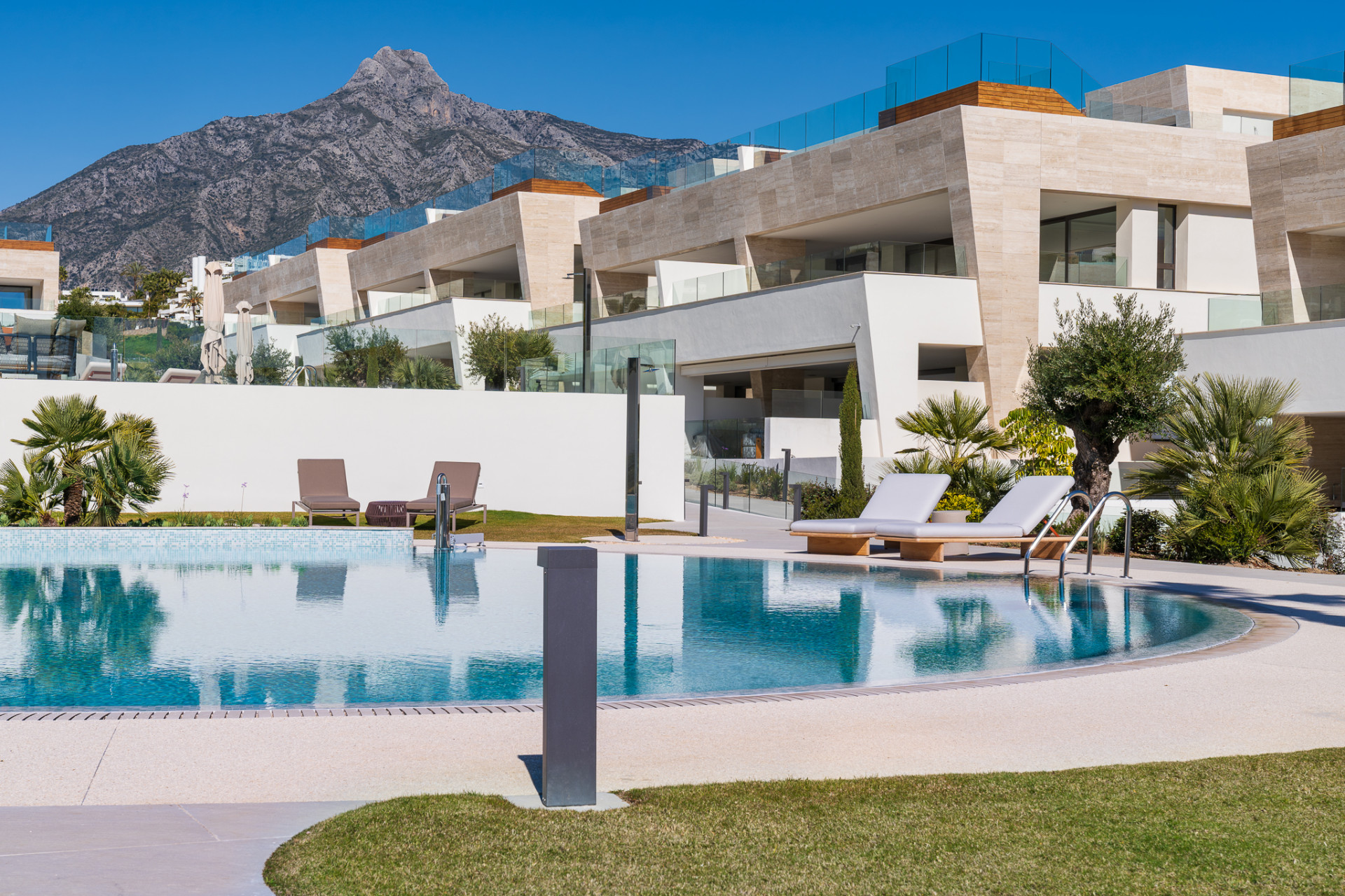 Stunning 4-Bedroom Ground Floor Apartment in Epic Phase