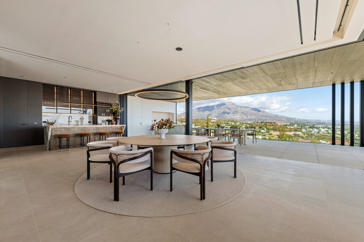 8 BEDROOM VILLA LA QUINTA, MÁLAGA