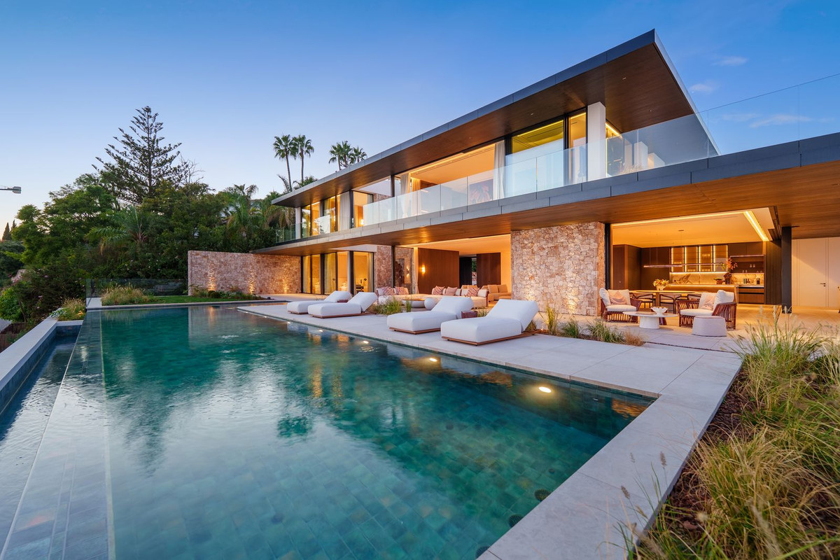 8 BEDROOM VILLA LA QUINTA, MÁLAGA