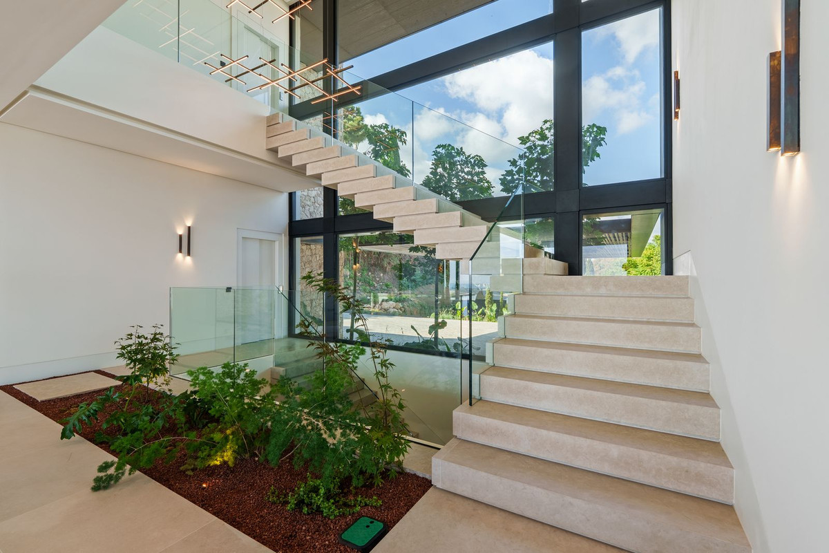 8 BEDROOM VILLA LA QUINTA, MÁLAGA