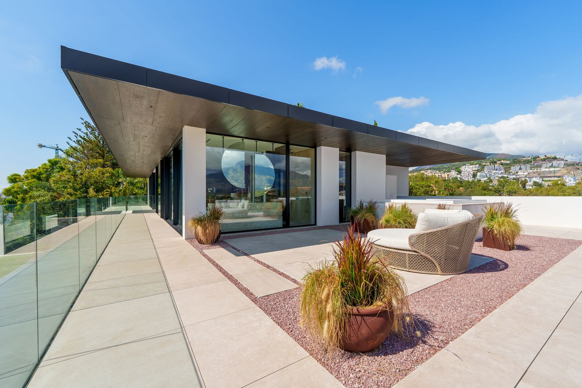 8 BEDROOM VILLA LA QUINTA, MÁLAGA
