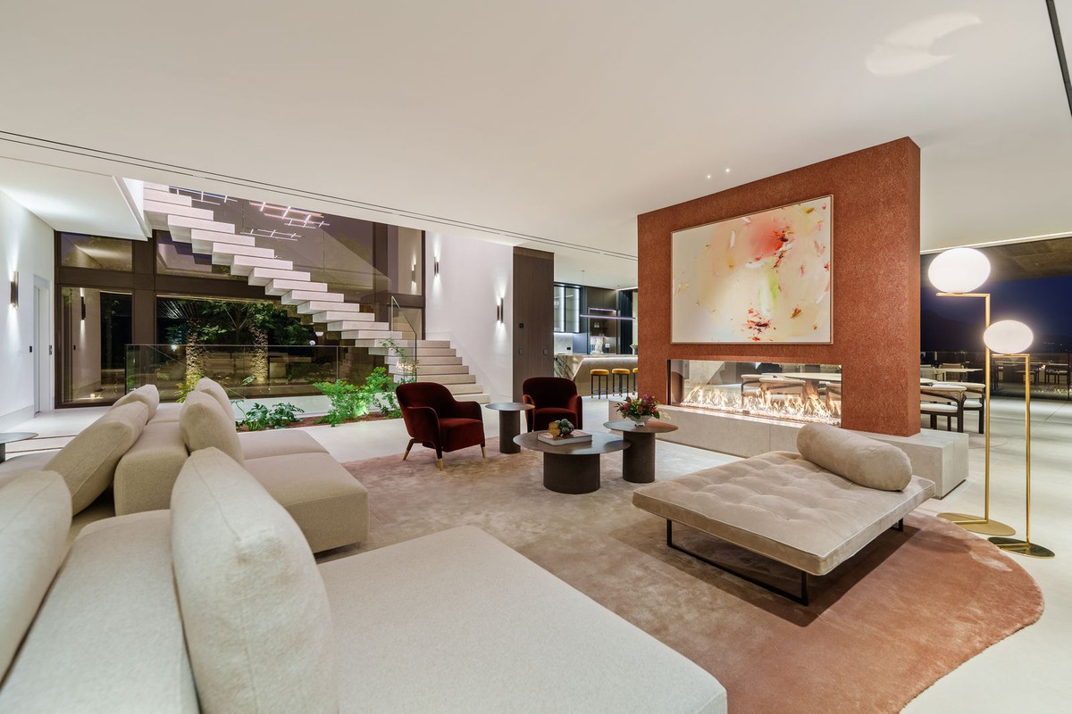 8 BEDROOM VILLA LA QUINTA, MÁLAGA