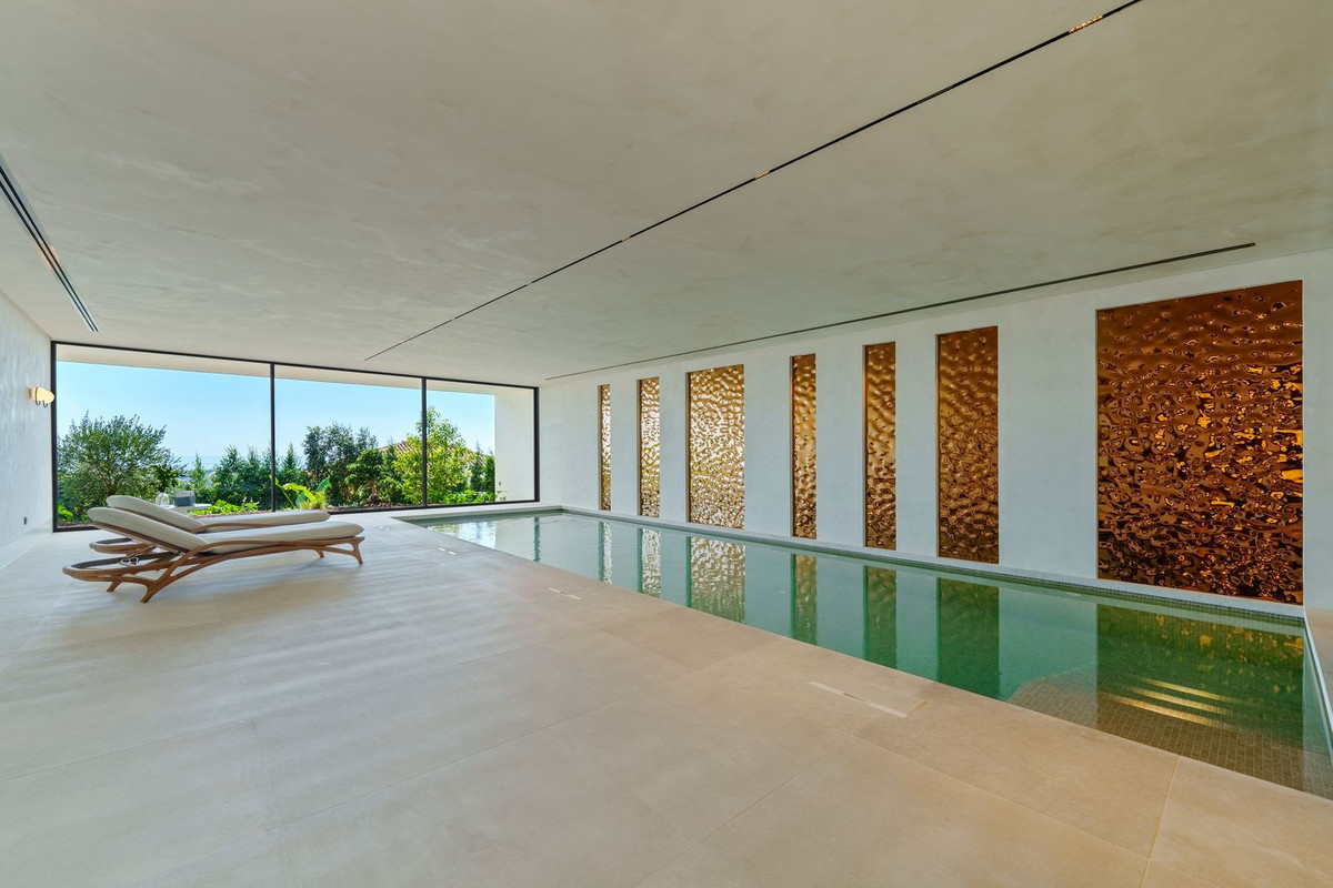 8 BEDROOM VILLA LA QUINTA, MÁLAGA