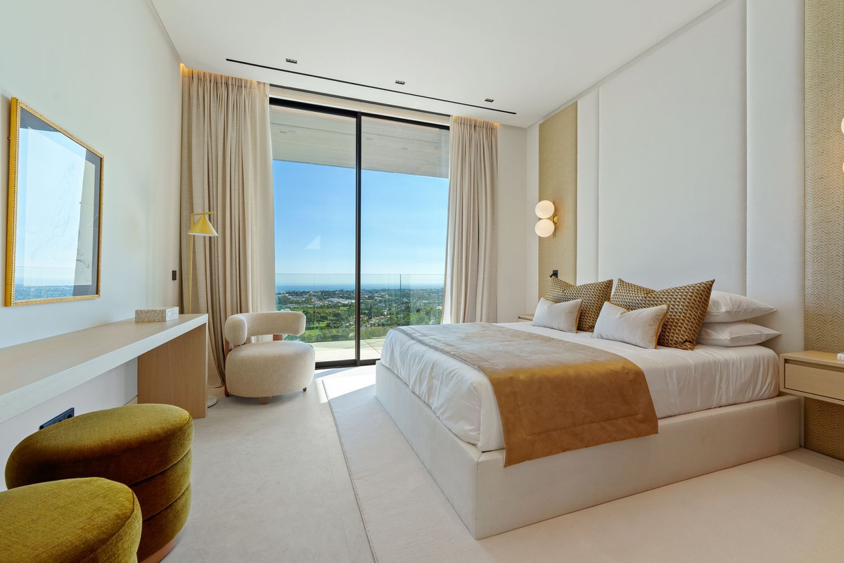 8 BEDROOM VILLA LA QUINTA, MÁLAGA
