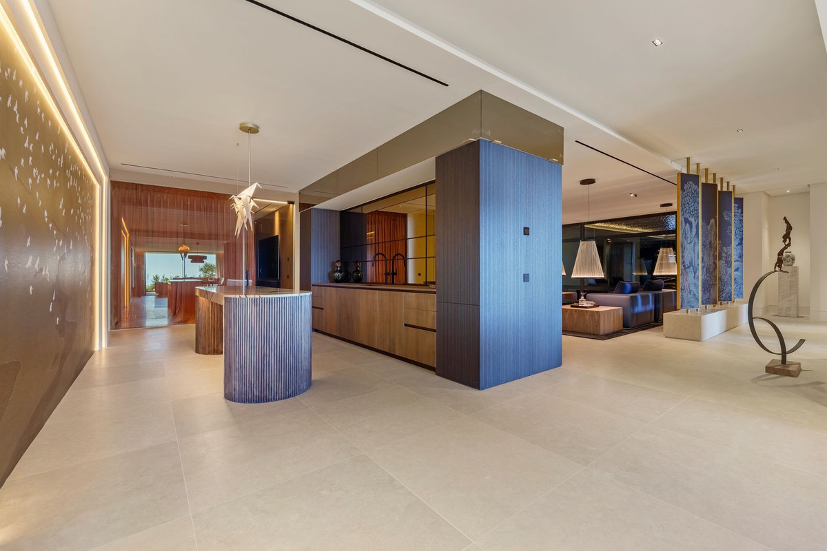 8 BEDROOM VILLA LA QUINTA, MÁLAGA