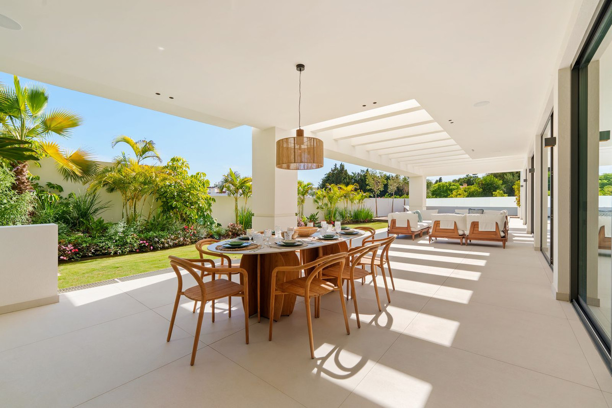 5 BEDROOM VILLA SAN PEDRO DE ALCÁNTARA, MÁLAGA