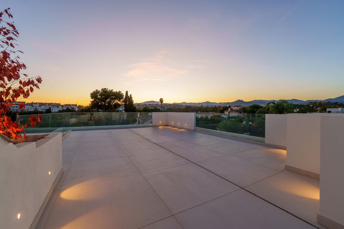 5 BEDROOM VILLA SAN PEDRO DE ALCÁNTARA, MÁLAGA
